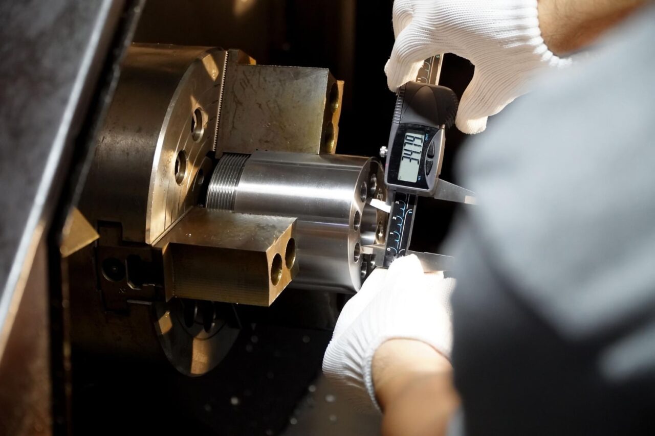 Jak wybrać najlepsze części zamienne do swojej tokarki?